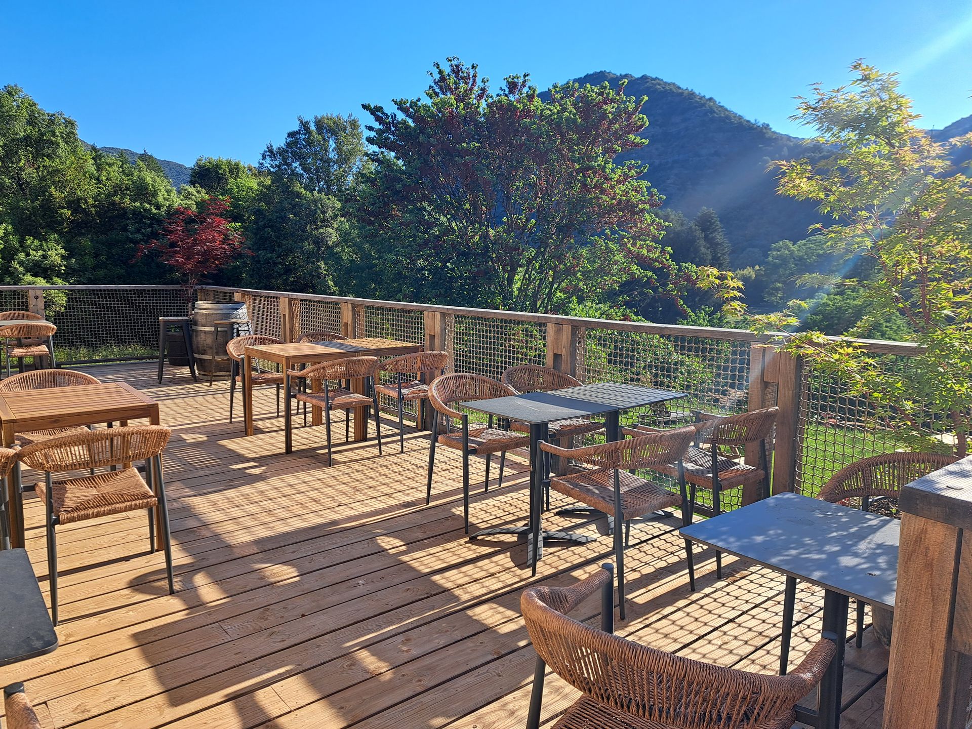 Le café-restaurant du Maquis — terrasse et convivialité
